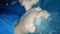 rolou pegação, tratei de arrumar um lugarzinho pra ordenhar o macho dentro da boate