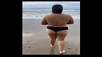 Surprising I record a sexy Colombian girl on the beach and we ended up fucking very hard on the beach.