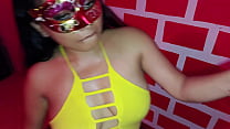 Latina!! Ela trabalha em uma boate VIP e acaba fazendo sexo intenso em pé com um visitante gringo.