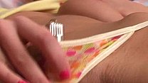 Diana toying her pussy CLOSEUP