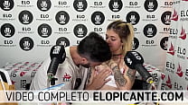 MILE GOMEZ MUESTRA LOS PEZONES Y CUENTA COMO LE GUSTA QUE LE CHUPEN LAS TETAS