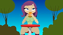 Mavi eats her lunch
