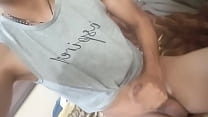 Femboy gay masturbándose