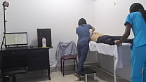 O centro de saúde paroquial se torna um hotel para pacientes com fantasias sexuais realizadas.
