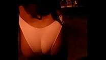Cdzinha mostra o cu
