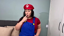 O Bowser me engasgou no pau dele enquanto fodia minha garganta até eu vomitar, depois arrombou meu cuzinho com força