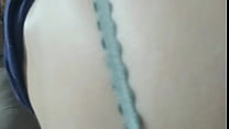 Esposa com a calcinha de lado dando para o marido