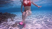 Pour ce dimanche très chaud, tout va se passer dans l'eau des Maldives, alors ...