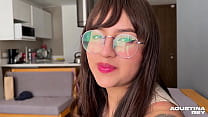 Le follo el coño a mi vecina universitaria y me corro dentro para preñarla