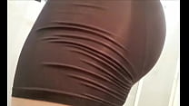 Pasivo con un par de nalgas enormes y redondas en spandex