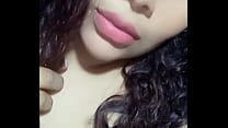 Esta chica x plata hasta eructa delicioso