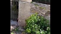 Je me fous à poil dans des lieux historiques... et je me touche sans retenue ...