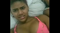 Novinha mostrando peito