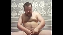 Похоже этот гей в чёрных стрингах владеет мастерством кунг-фу! Иначе как объяснить что он так  мастерски  мастурбирует свой член?