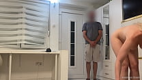 Naked beauty met a courier who really didn’t want to stay