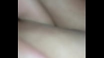 Vanessinha enfiando o dedo no buraquinho