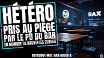 un hétéro baise un gay dans les toilettes d'un bar en public