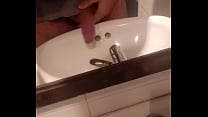 Rica paja en el baño