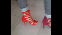 Être fou de ses pieds