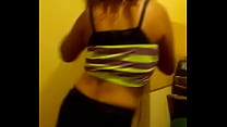 Un bailesito que nos manda esta putita desde Colombia que tal esta..