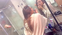 Follando en el baño con dildo