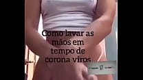 Minha gata ensinado como lar bem as mãos. Veja e aprenda com gostos.
