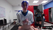 Sexo a Escondidas en el Vestuario Acaba Mal