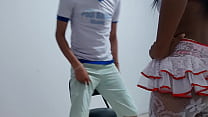 el hombre afeminado de 22 años me observa mientra le bailo como una puta. tengo puesta una sexy lenceria de enfermera cachonda
