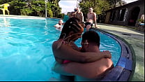 Meu primeiro gangbang foi uma delícia, dei muito meu cu e minha buceta