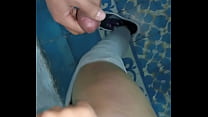 Eyaculo en su pierna después del masaje