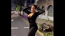 La Potra Aleja muestra sus encantos en la noche de Quito