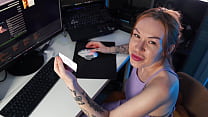 Gamer girl stops playing to feast on dick