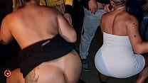 Chamei minhas amigas para passear e transamos com 15 homens na rua