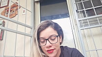 loira putinha mostra-a bunda