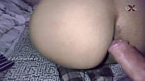Madrastra me deja follar su culo apretado después de que su coño se mojara al ver mi verga
