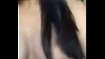 Joven se toca sus ricos pechos