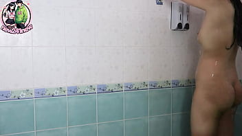 นักเรียนม ปลาย อาบน้ําล้างหีเพราะผัวด่าหีเหม็น ninewthai