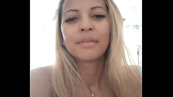 Story public joi avec une queue en main boîte de mouchoirs nécessaire