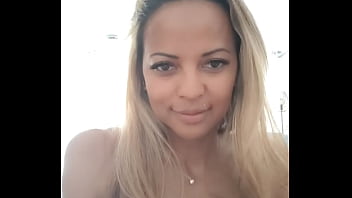 Story public joi avec une queue en main boîte de mouchoirs nécessaire