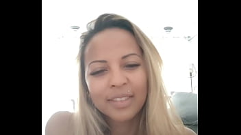 Story public joi avec une queue en main boîte de mouchoirs nécessaire