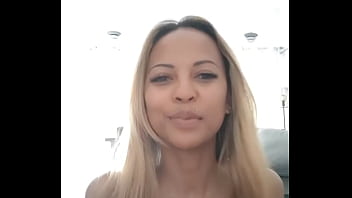 Story public joi avec une queue en main boîte de mouchoirs nécessaire