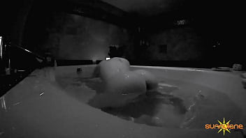 It's horny pawg sunny lane twerking in the jacuzzi what a big cake