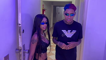 Gostosa implorando pra meter no cuzinho