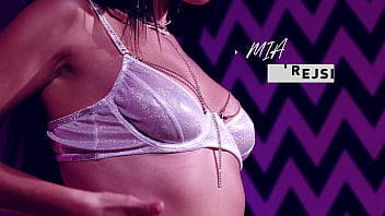 Fantasy hottie mia trejsi lets a lucky stud cum inside her pussy