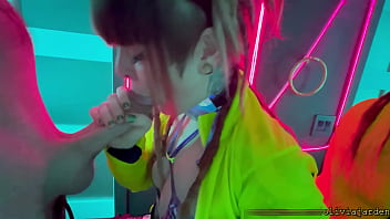 Public sloppy deepthroat in a rave bathroom