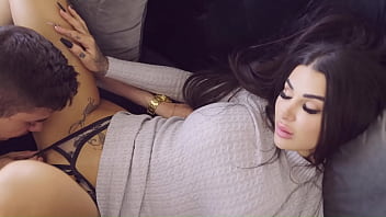 He sucks my pussy and i let him cum in my mouth after fucking me