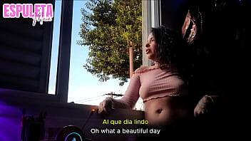 Morena safada conversando com o vzinho enquanto exibis suas tetas lindas na janela