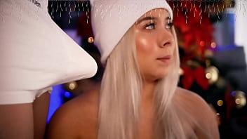 I love seducing my boyfriend's cock while others watch me do it