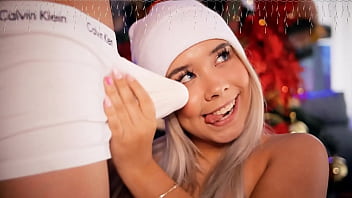 I love seducing my boyfriend's cock while others watch me do it