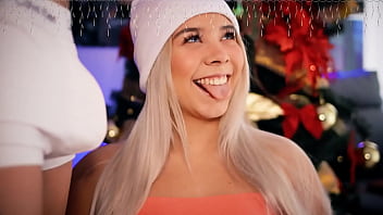 I love seducing my boyfriend's cock while others watch me do it